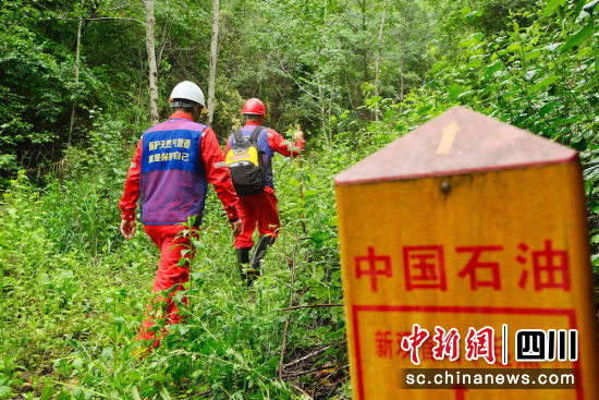 �ӏ�(qi��ng)��Ȼ��ܾ�Ѳ���������͚��� ���D