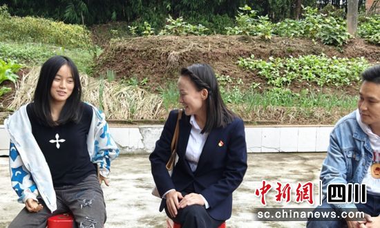 　　家訪現場。自流井融媒供圖