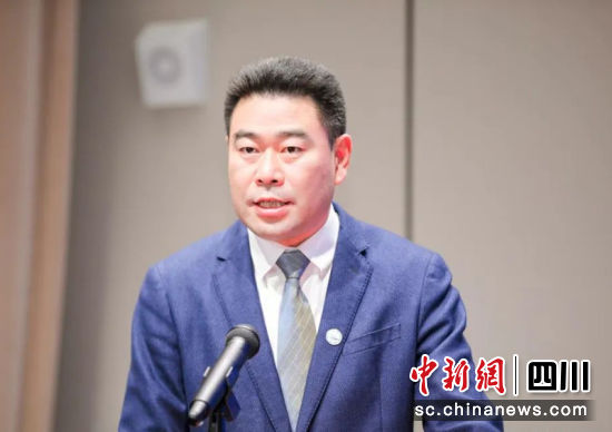 正在現(xiàn)場(chǎng)致辭。蜀南文旅 供圖