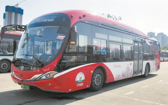 ▲成都新能源公交車(chē)。 本報(bào)資料圖片