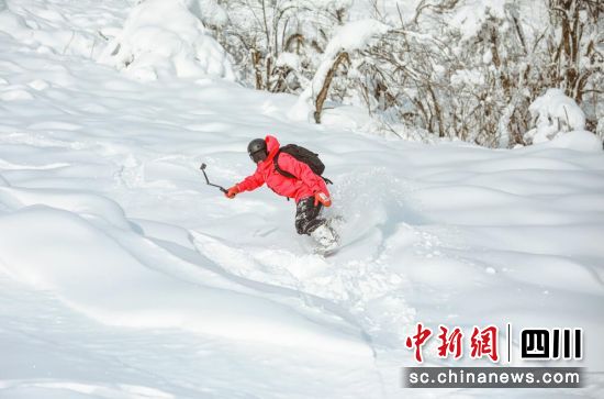 西嶺雪山景區(qū)供圖 西嶺雪山景區(qū)供圖