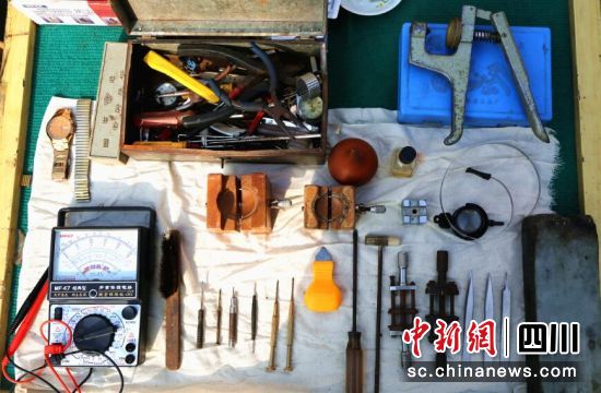  李遠(yuǎn)彬的工具攤。瀘縣融媒體中心供圖