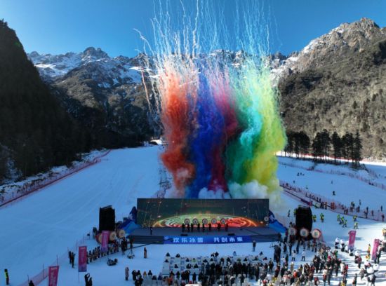 12月23日，第十屆全國大眾冰雪季啟動儀式(四川分會場)暨四川省第六屆全民健身冰雪季活動在羌人谷滑雪場拉開序幕，這是全國大眾冰雪季全國分會場首次落戶四川。