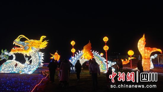  成都龍馬湖龍燈亮啦。成都東部新區(qū) 供圖
