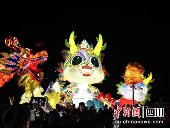 龍年花燈流光溢彩、美輪美奐。成都東部新區(qū) 供圖