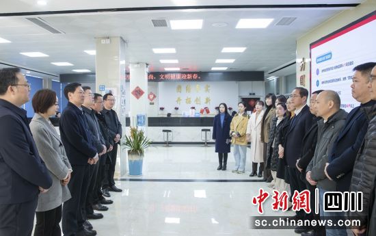　　走訪慰問現(xiàn)場。彭超 供圖