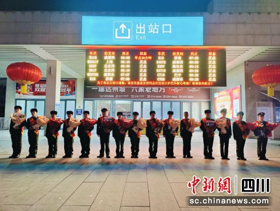 退役軍人抵達達州站。宣漢縣委宣傳部供圖