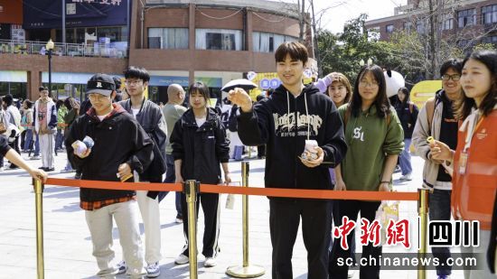 反詐游園會(huì)活動(dòng)現(xiàn)場(chǎng)。成都銀行供圖