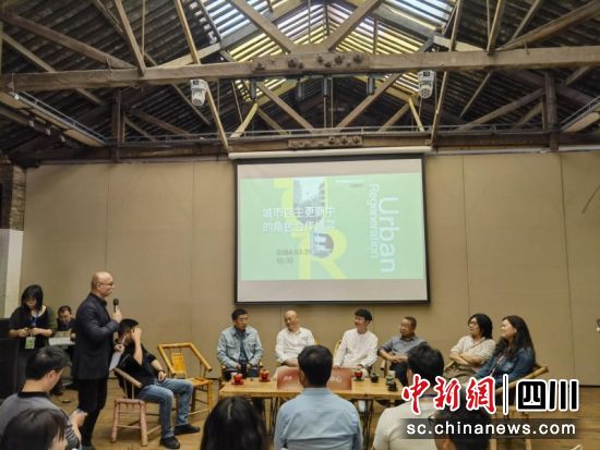 　　成渝雙城城市更新模式和機制研討會現(xiàn)場。青羊區(qū)委宣傳部 供圖