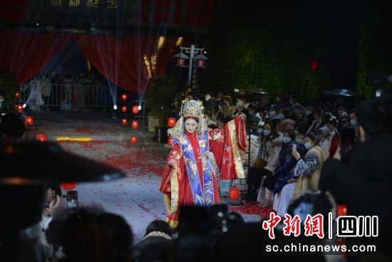 精彩演出。王杰 攝