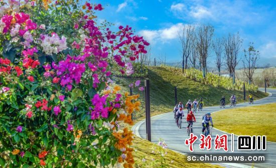 鹽邊太陽(yáng)湖公園。(王東 攝 )