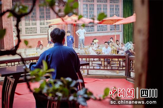 公館特色表演。(西嶺文旅集團(tuán) 供圖) 公館特色表演。(西嶺文旅集團(tuán) 供圖)
