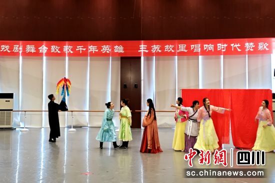  舞臺劇《少年蘇東坡》劇情排練現(xiàn)場。記者 劉忠俊 攝