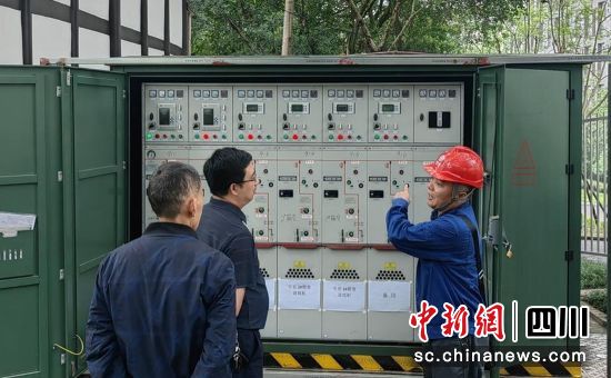 用電安全檢查現(xiàn)場。雷大勇 供圖