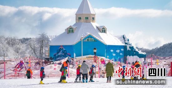 成都大邑西嶺雪山-花水灣旅游度假區(qū)。大邑縣委宣傳部 供圖 成都大邑西嶺雪山-花水灣旅游度假區(qū)。大邑縣委宣傳部 供圖