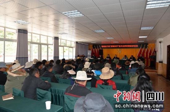 宣傳活動現(xiàn)場。壤塘縣委宣傳部供圖
