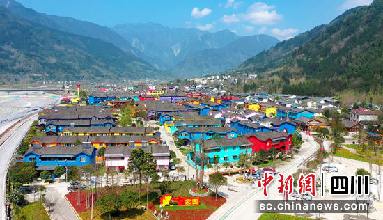 彩色民房。 綿竹市融媒體中心供圖