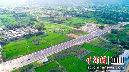 綿竹美麗鄉(xiāng)村景象。 綿竹市融媒體中心供圖