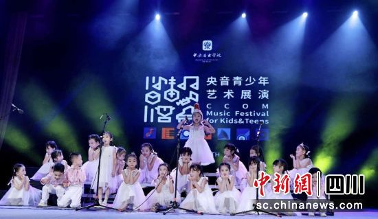 չݬF(xin)(chng)ڰˌˇg(sh)չݽMί(hu) D
