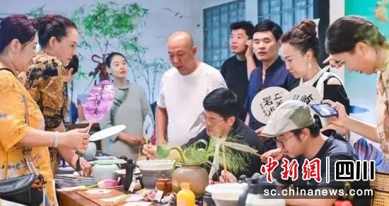 　　展示活動現(xiàn)場。榮縣融媒 供圖