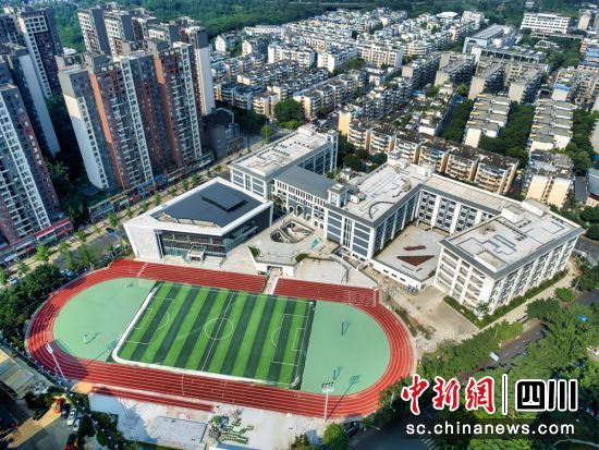 成都金牛區(qū)五塊石中學(xué)。成都住建供圖