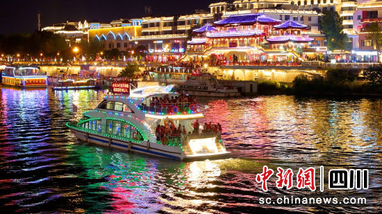廣元棲鳳湖之夜。苗志勇 攝
