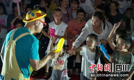  活動(dòng)互動(dòng)現(xiàn)場。雨城融媒 供圖