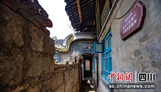 各廳之間的廊檐。葉衛(wèi)東 攝