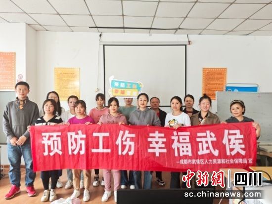 (dng)F(xin)(chng)^(q) D