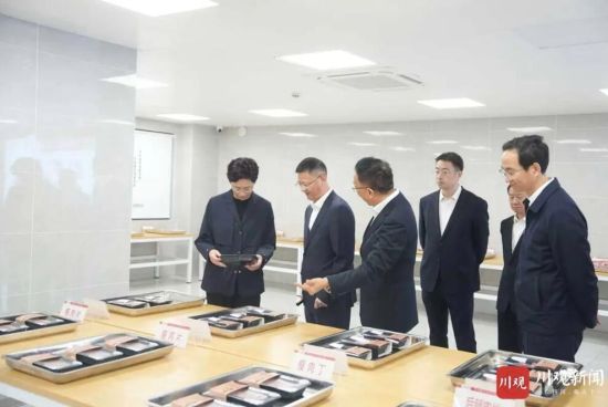  11��12����ʡί����ӛ��ʡ�L(zh��ng)ʩС�������e�¿�ʳƷ���޹�˾���{(di��o)�ЬF(xi��n)����ɫ���i�B(y��ng)ֳ�������ӹ�ȫ�a(ch��n)�I(y��)朅f(xi��)ͬ�l(f��)չ��(li��n)�r(n��ng)���r(n��ng)�¸�������r��