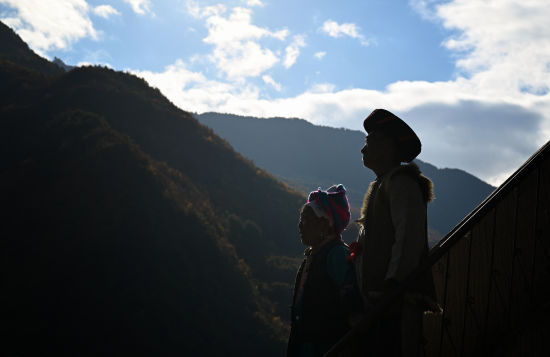 ���b���� �f(w��n)�y/�z