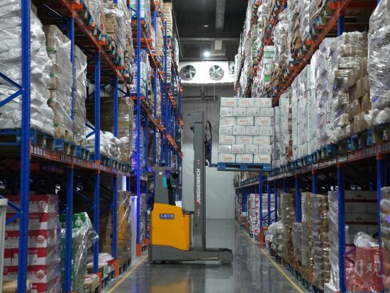 ����18��Ă}�������������ڶѷŁ���ȫ��ă�(y��u)�|(zh��)��Ʒ��(�f�S �zӰ)