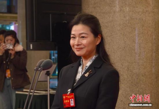 ��2��2�գ��Ĵ��ɶ����Ĵ�ʡ���f(xi��)ί�T�ɶ�������W(xu��)�Ʈa(ch��n)���о��������΄������Ĵ�ʡ���f(xi��)ʮ�����ĴΕ�(hu��)�hί�Tͨ��(��һ��(ch��ng))�ϴ�ӛ�߆�(w��n)�������E �z