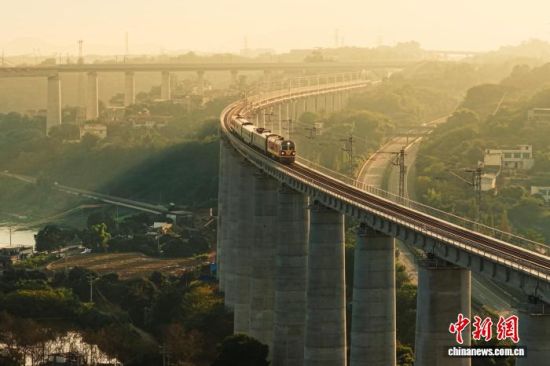 �D��2025��12��25�����Ĵ�¡�����o���������F·�_(k��i)ͨ�\(y��n)�I(y��ng)��������F(tu��n) ���D