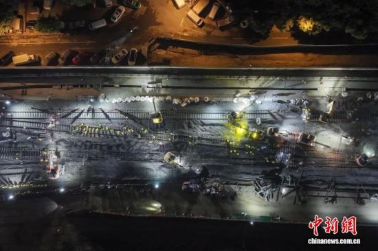 1��16�����Ĵ��ɶ��F·�м~����վ��̖���Ӽ���·�ܽ�ʩ����������������о����F����ɶ�վ���̵춨�Ԍ����A��(�o�˙C��Ƭ) ӛ�� ���ҿ� �z