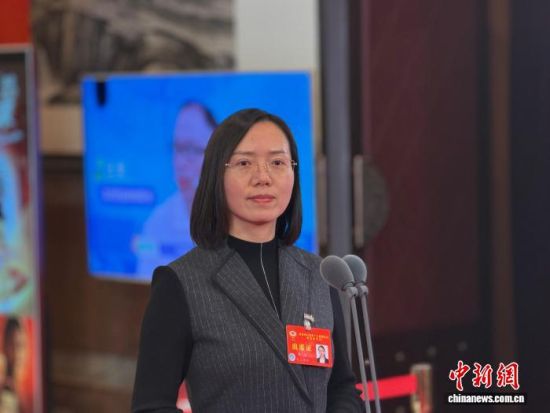 ���Ĵ�ʡ���f(xi��)ʮ�����ĴΕ��h��ί�Tͨ�������w���L��ӵڶ���5���ڳɶ��e�����Ĵ�ʡ���f(xi��)ί�T�������W(xu��)���ɽ��ί������ί����䓼��F(tu��n)������C���޹�˾̼�������O(ji��n)�S�ƴ�ӛ�߆�����ӛ�� ����ͩ �z